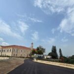 مشهد طبيعي استثنائي يواكب زيارة بيئية إلى بكركي: أسراب اللقلق المهاجرة ترسم رسالة أمل فوق الصرح